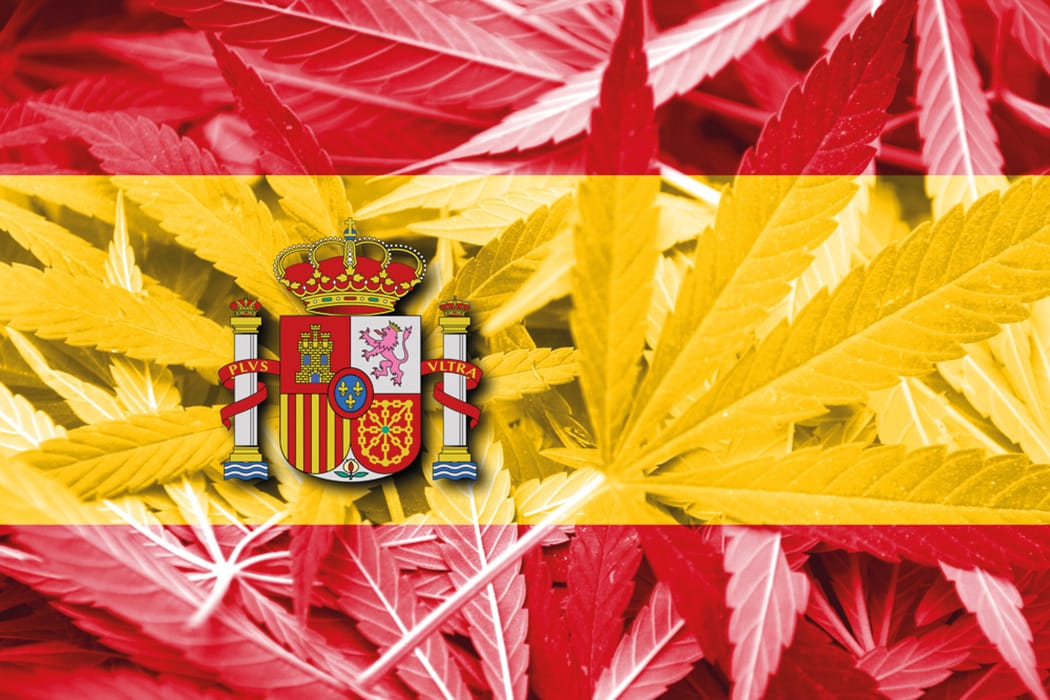 Spain-Flag-Cannabis-shutterstock_256145455