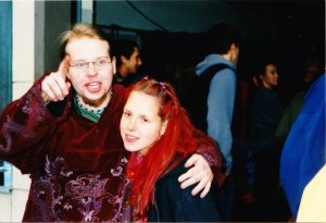 1998 Ich mit einer Bekannten auf der Message From Another World, Hamburg